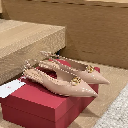 ヴァレンティノ サンダル