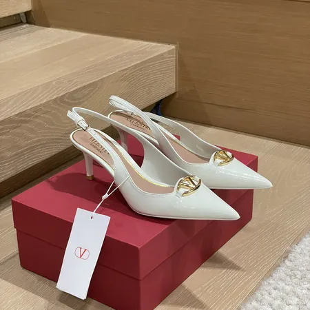 ヴァレンティノ サンダル