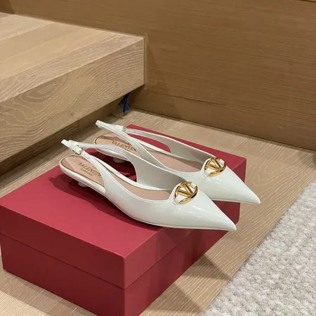 ヴァレンティノ サンダル