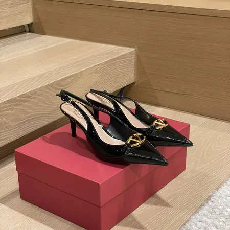 ヴァレンティノ サンダル