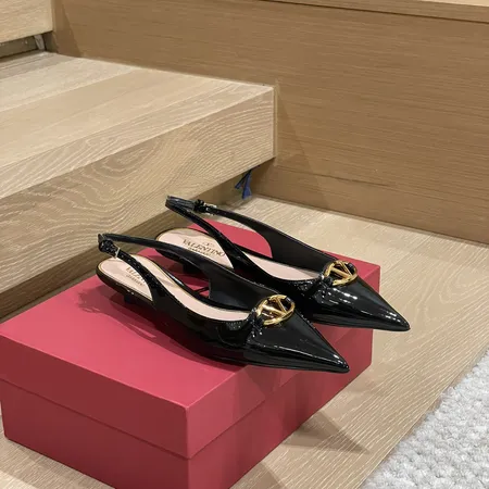 ヴァレンティノ サンダル