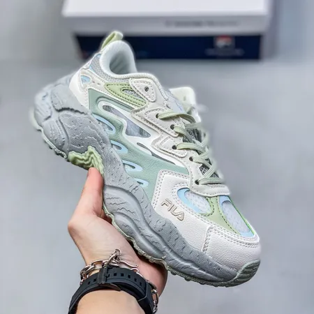 フィラ スニーカー