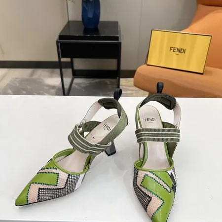 フェンディ サンダル