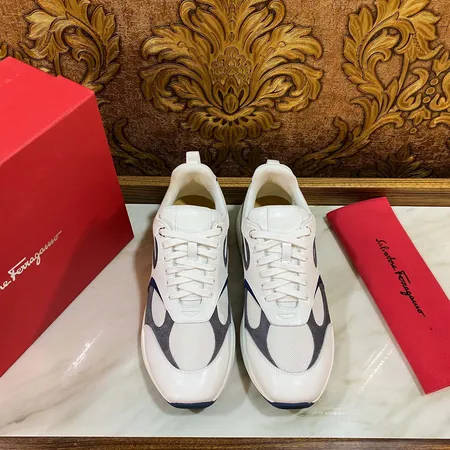 フェラガモ カジュアルシューズ