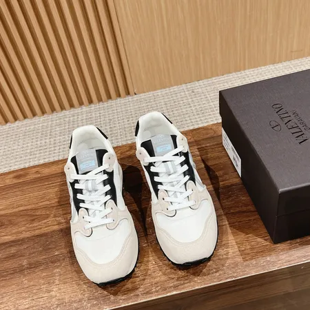 ヴァレンティノ スニーカー