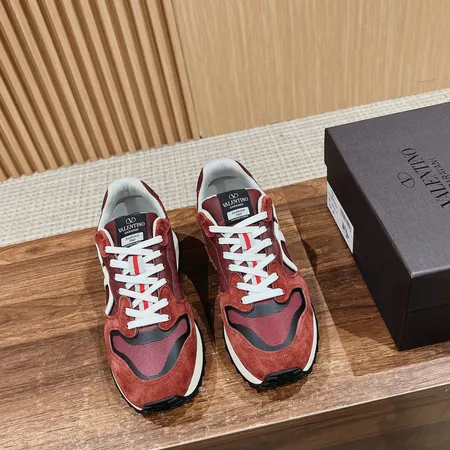 ヴァレンティノ スニーカー