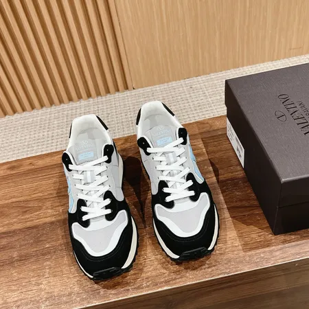 ヴァレンティノ スニーカー