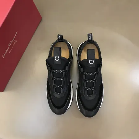 フェラガモ スニーカー