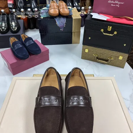 フェラガモ カジュアルシューズ