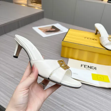 フェンディ サンダル