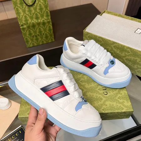 グッチ カジュアルシューズ