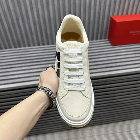 フェラガモ カジュアルシューズ