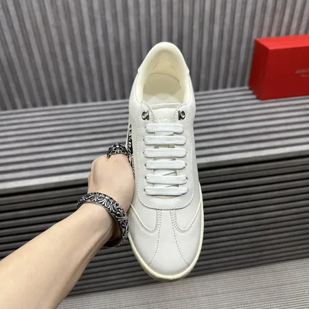 フェラガモ カジュアルシューズ