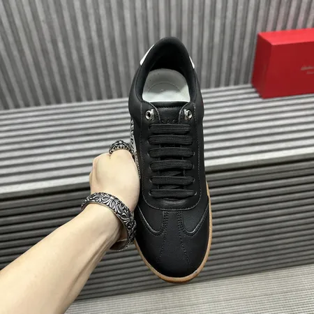 フェラガモ カジュアルシューズ