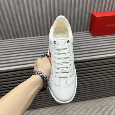 フェラガモ カジュアルシューズ