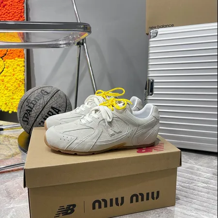 ミュウミュウ カジュアルシューズ