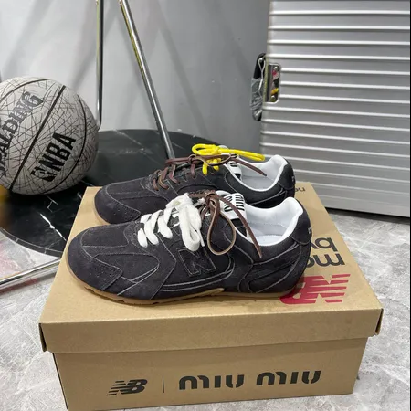 ミュウミュウ カジュアルシューズ