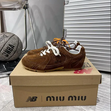 ミュウミュウ カジュアルシューズ