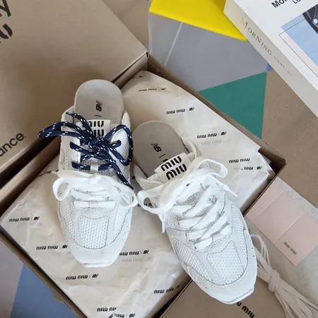 ミュウミュウ カジュアルシューズ