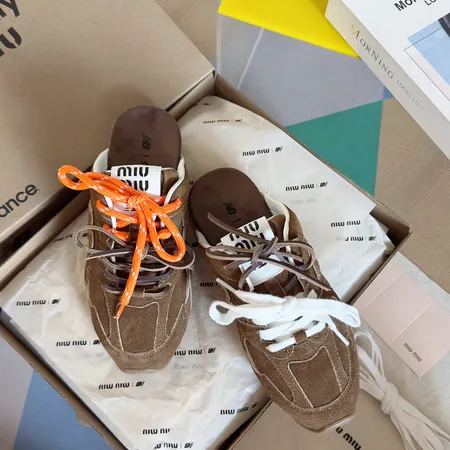 ミュウミュウ カジュアルシューズ