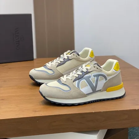 ヴァレンティノ スニーカー