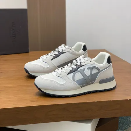 ヴァレンティノ スニーカー