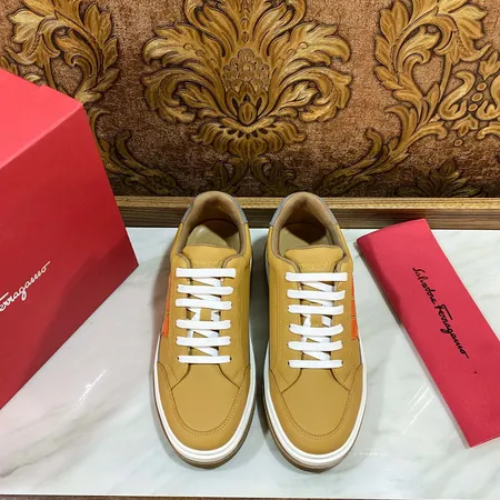 フェラガモ カジュアルシューズ