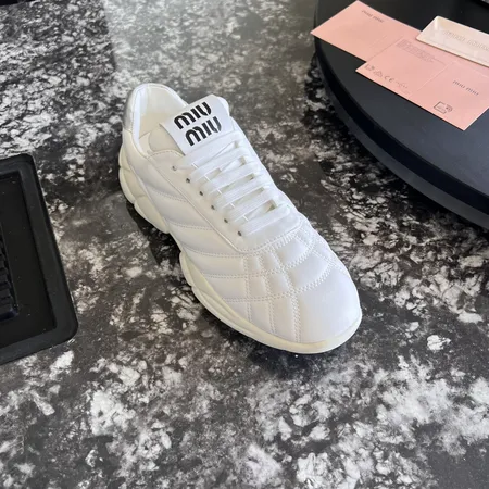ミュウミュウ スニーカー