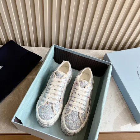 プラダ カジュアルシューズ