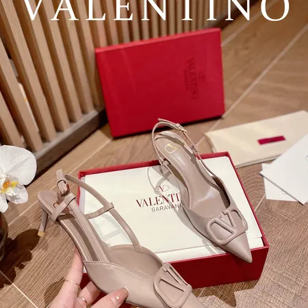 ヴァレンティノ サンダル