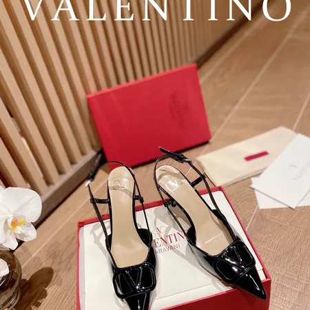 ヴァレンティノ サンダル