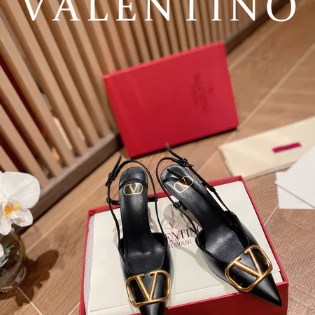 ヴァレンティノ サンダル
