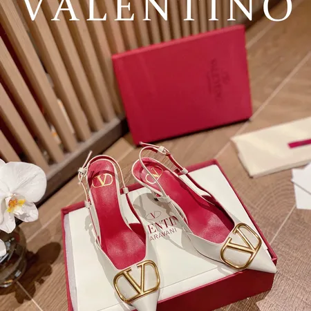 ヴァレンティノ サンダル