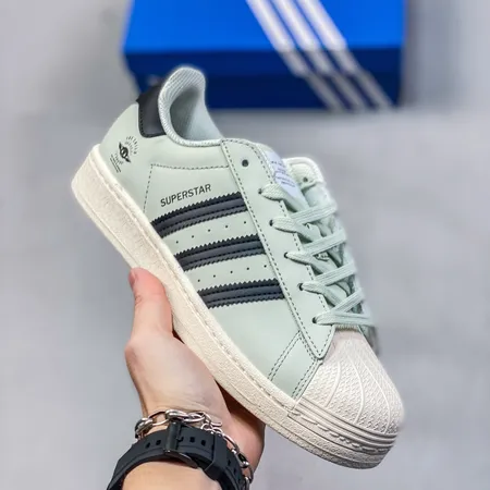 アディダス カジュアルシューズ