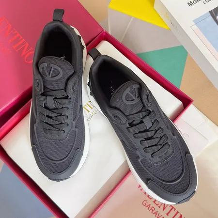 ヴァレンティノ スニーカー