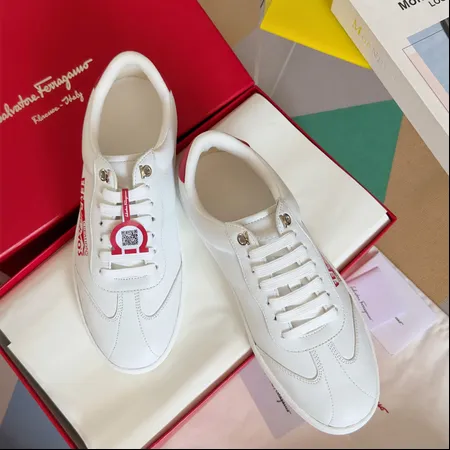 フェラガモ カジュアルシューズ