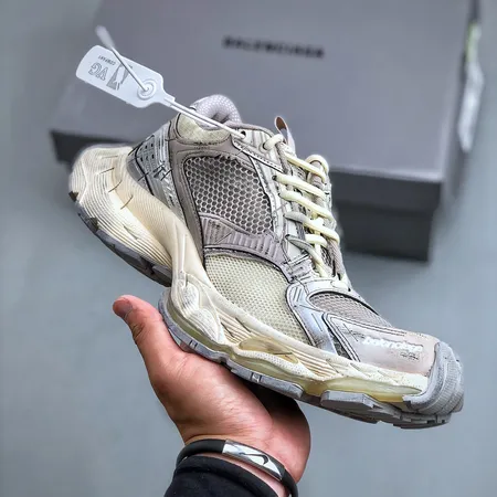 バレンシアガ スニーカー