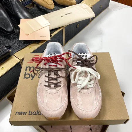 ミュウミュウ カジュアルシューズ