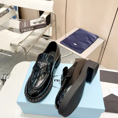 プラダ ビジネスシューズ
