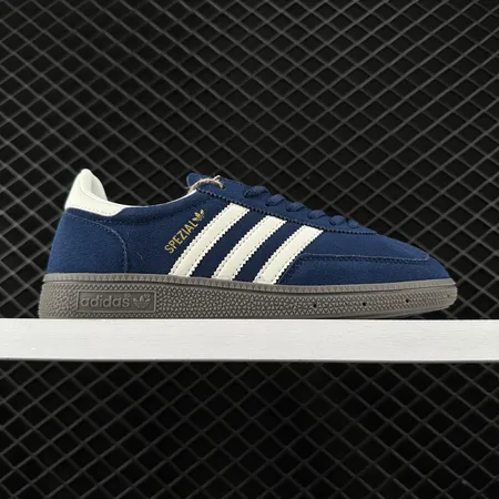 アディダス カジュアルシューズ