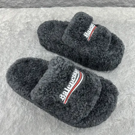 バレンシアガ スリッパ