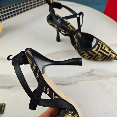 フェンディ サンダル