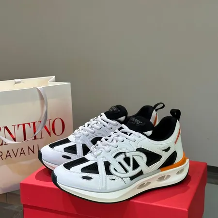 ヴァレンティノ スニーカー