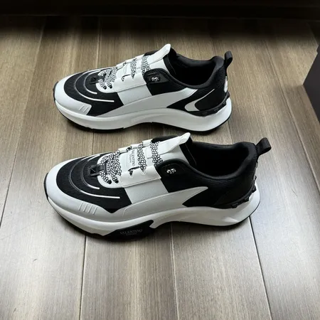 ヴァレンティノ スニーカー