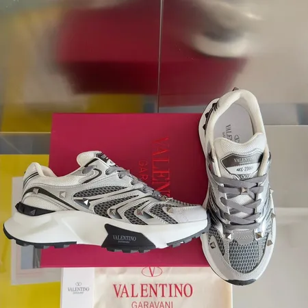 ヴァレンティノ スニーカー