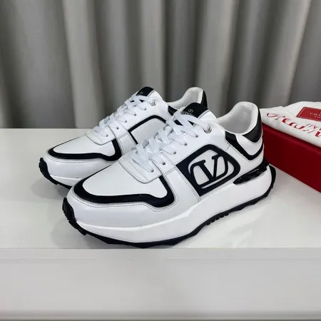 ヴァレンティノ スニーカー