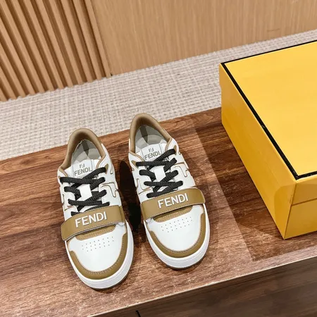 フェンディ カジュアルシューズ