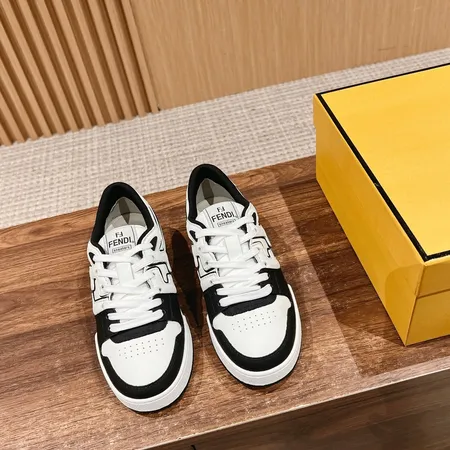 フェンディ カジュアルシューズ