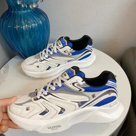ヴァレンティノ スニーカー