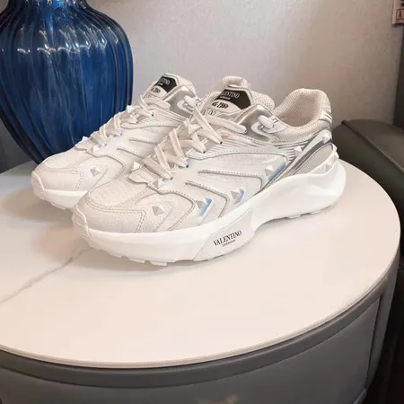 ヴァレンティノ スニーカー
